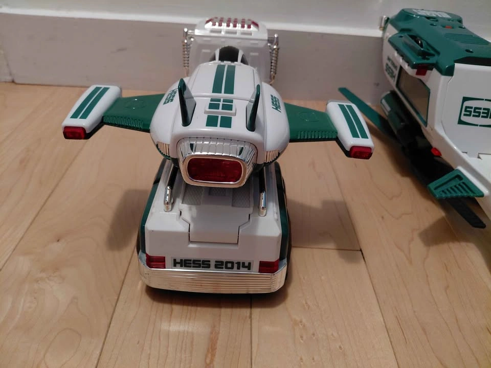 HESS TRUCKS - photo 2