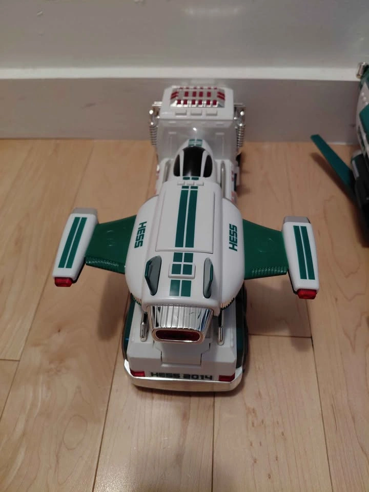 HESS TRUCKS - photo 3