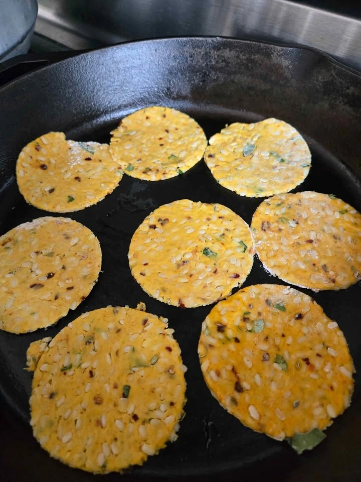 Flat crispy vada