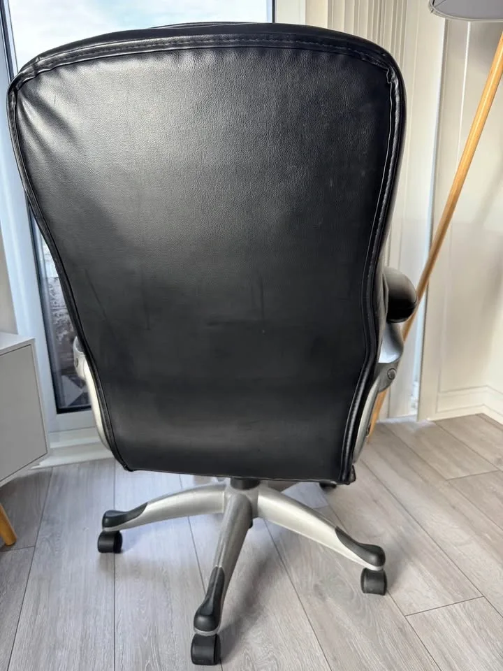 Black Leather Executive Office Chair - photo 2