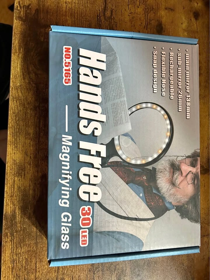 Hands free magnifying glass + ring light