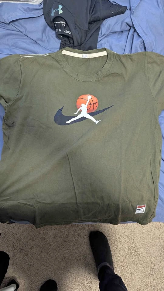 Nike Jordan Jumpman basketball logo olive green t-shirt