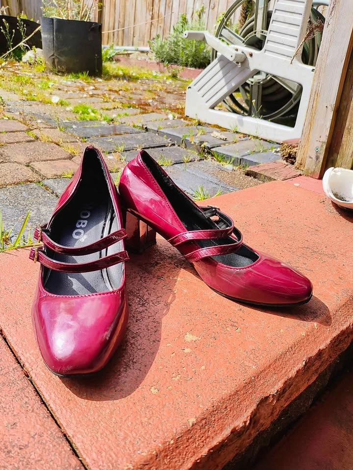 Red Mary Jane style heels - photo 4