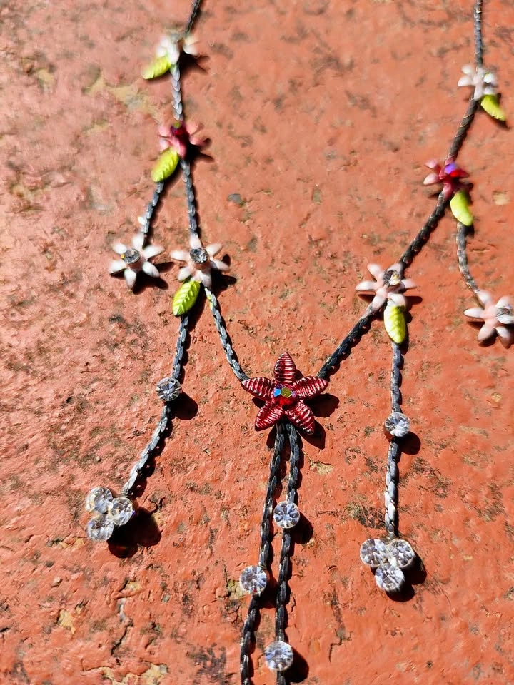 Whimsical flower necklace - photo 2