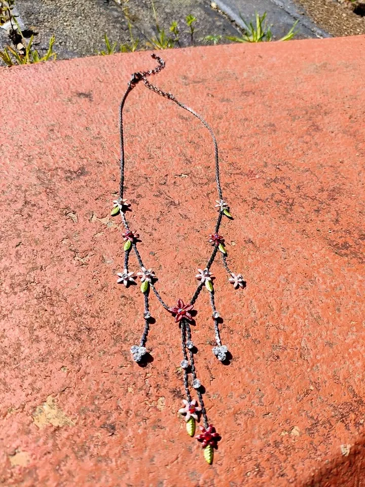 Whimsical flower necklace - photo 4