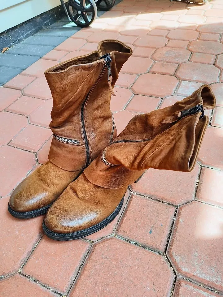 Brown foldover zipper moto boots - photo 2