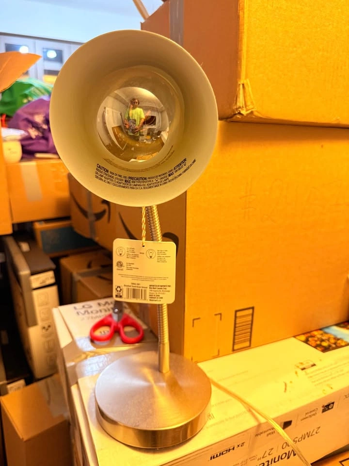 Desk lamp with a bulb - photo 2