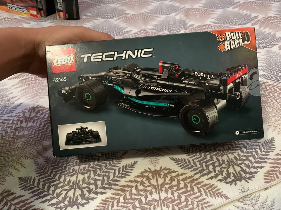 Lego Technic Mercedes-AMG F1 W14 formula one 42165 - photo 2