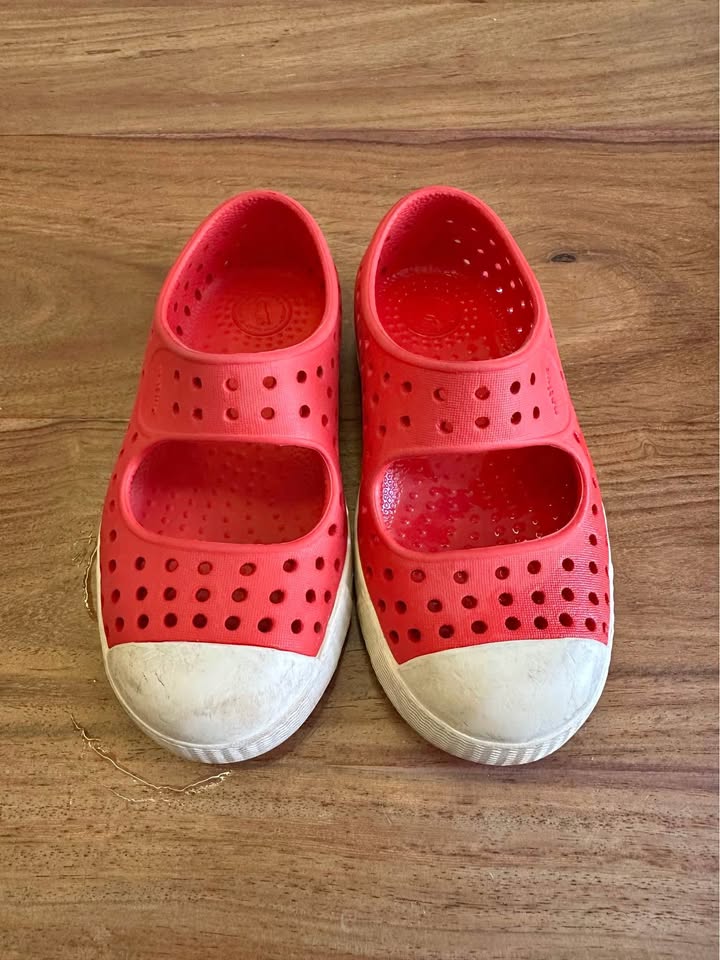 Red toddler Native shoes, size 9