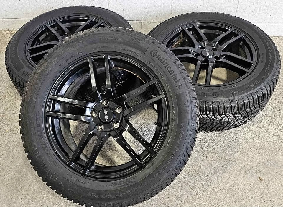 Volkswagen atlas rims with winter tires 245/60R18 (set of 3 only