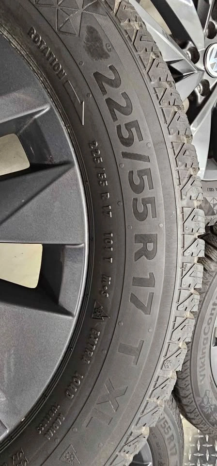 Volkswagen Taos OEM Rims with winter tires 225/55R17 - photo 2