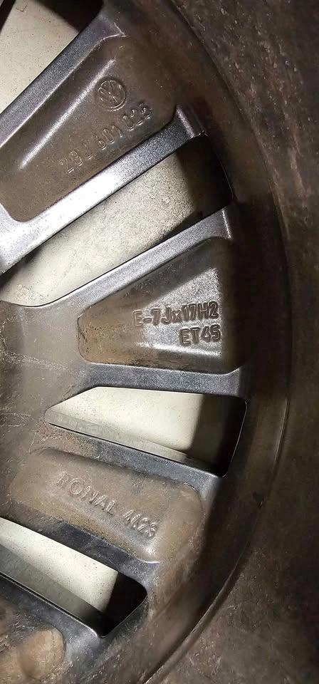 Volkswagen Taos OEM Rims with winter tires 225/55R17 - photo 3