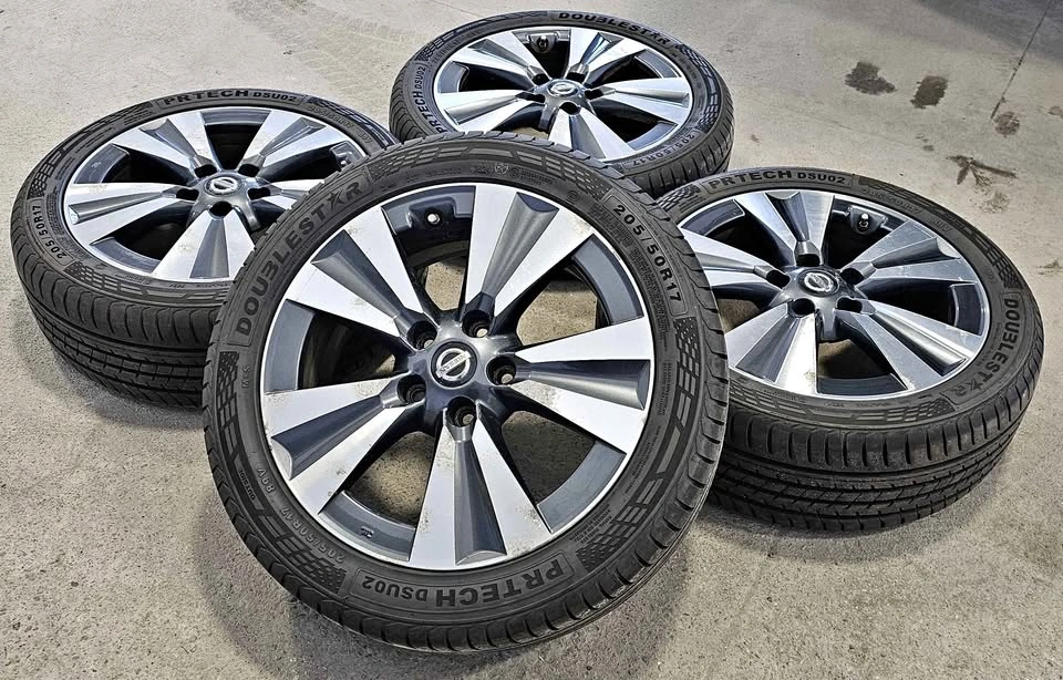Nissan kicks OEM Rims with All Season Tires 205/50R17