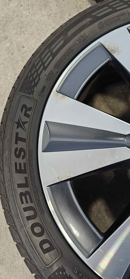 Nissan kicks OEM Rims with All Season Tires 205/50R17 - photo 2