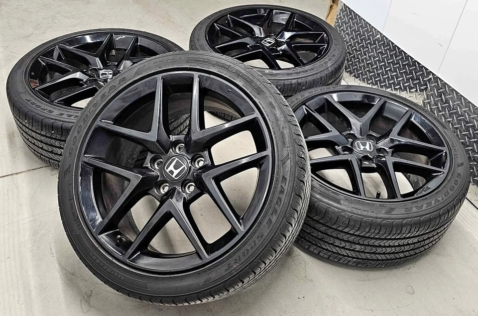 Honda Civic OEM rims with All Season Tires 235/40R18