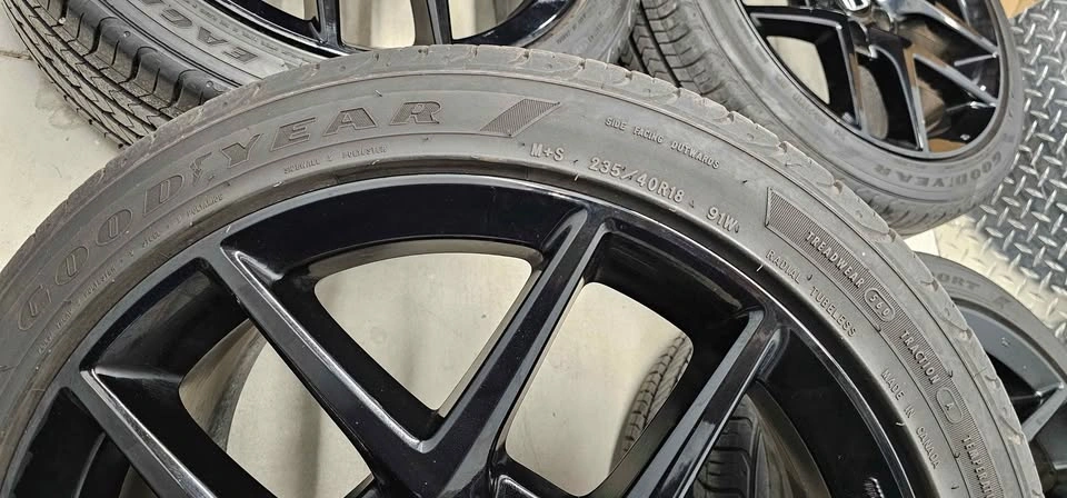 Honda Civic OEM rims with All Season Tires 235/40R18 - photo 2