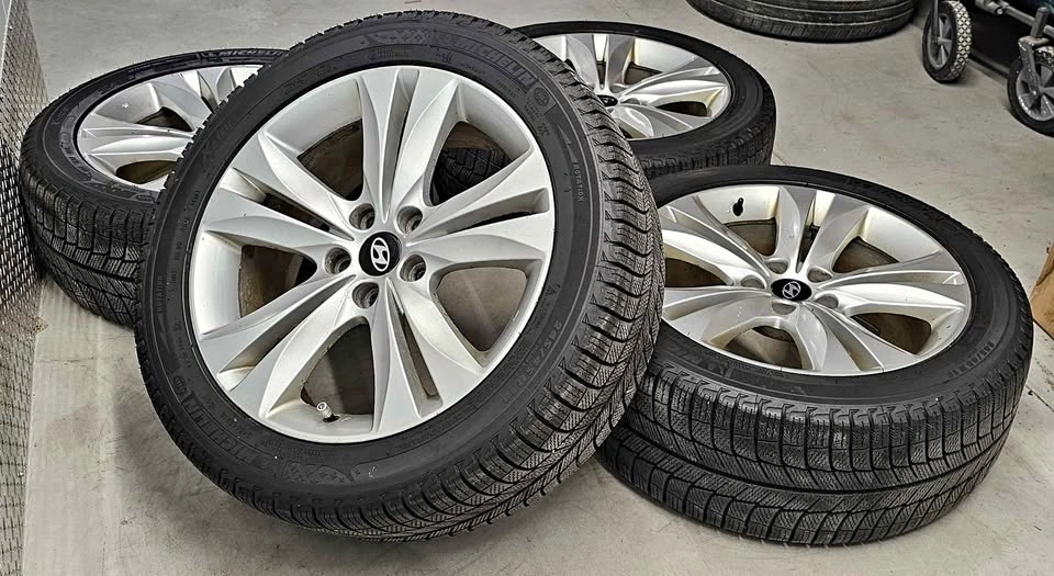 Hyundai Genesis oem rims with winter tires 245/45R18