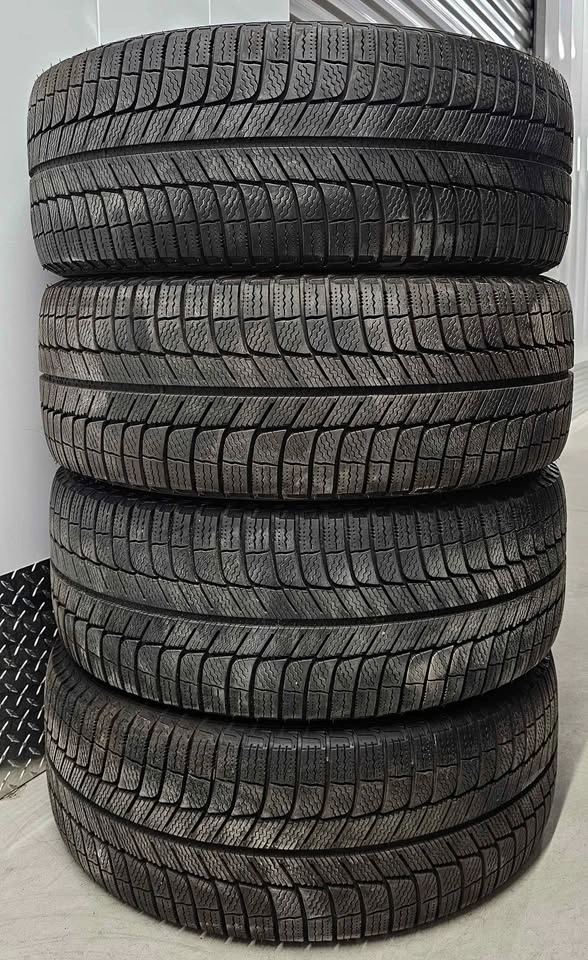 Hyundai Genesis oem rims with winter tires 245/45R18 - photo 3