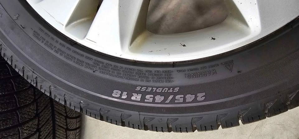 Hyundai Genesis oem rims with winter tires 245/45R18 - photo 4