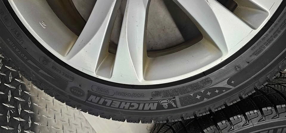 Hyundai Genesis oem rims with winter tires 245/45R18 - photo 5