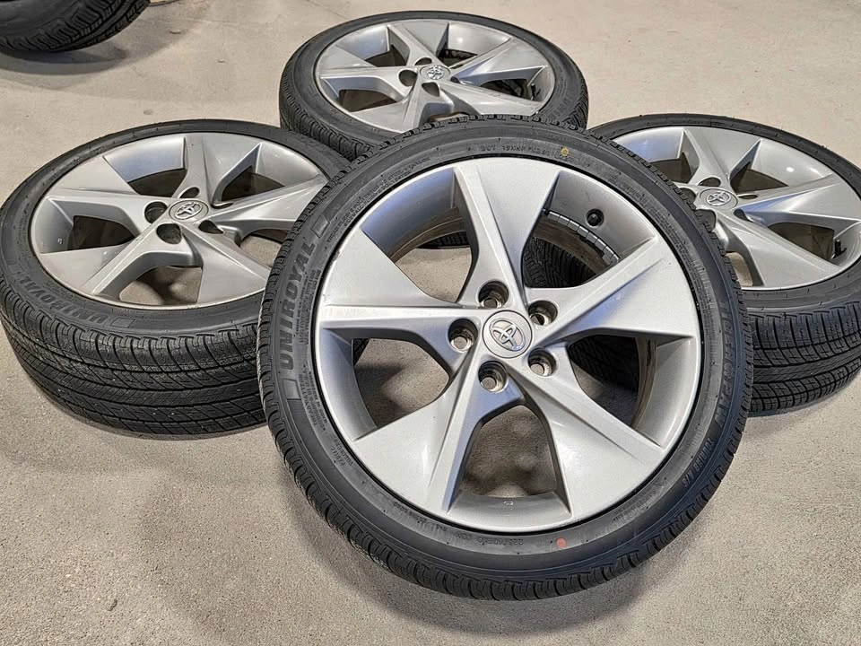 Toyota Camry oem rims with all seasons tires 225/45R18