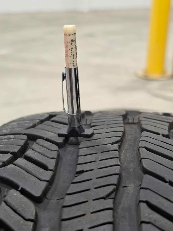 Nissan pathfinder oem rims with all seasons tires 235/55R20 - photo 3