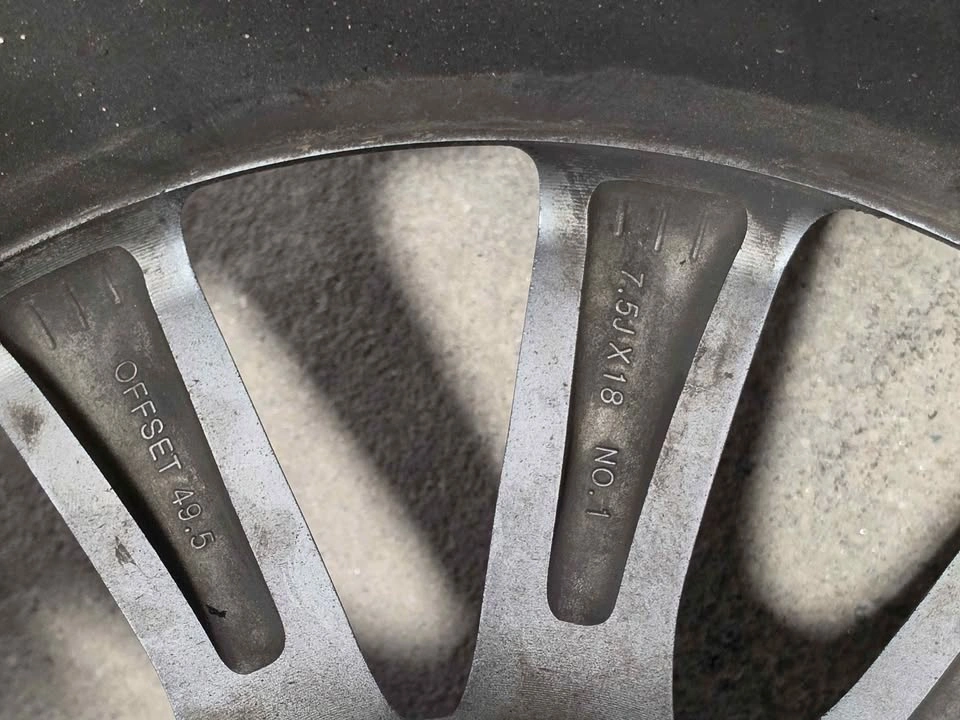 Hyundai Genesis OEM Rims with All Seasons (Staggered) - photo 3