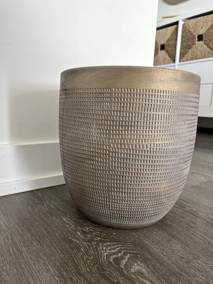 Elegant Ceramic Gold Planter with Stand – Like New