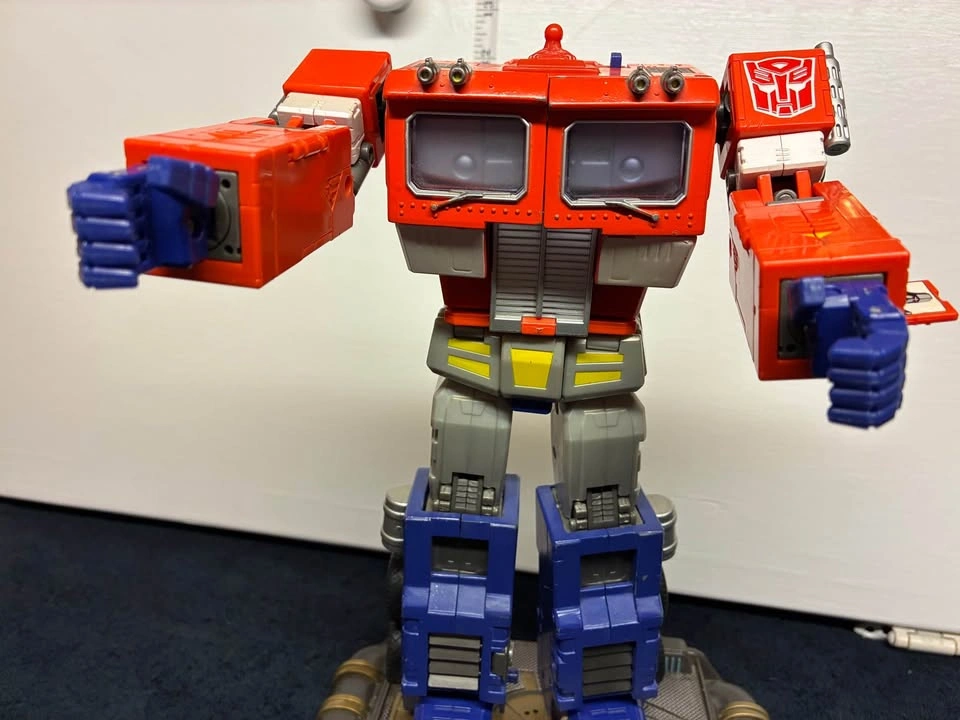 Transformers Optimus Prime 20th Anniversary Figure - photo 2