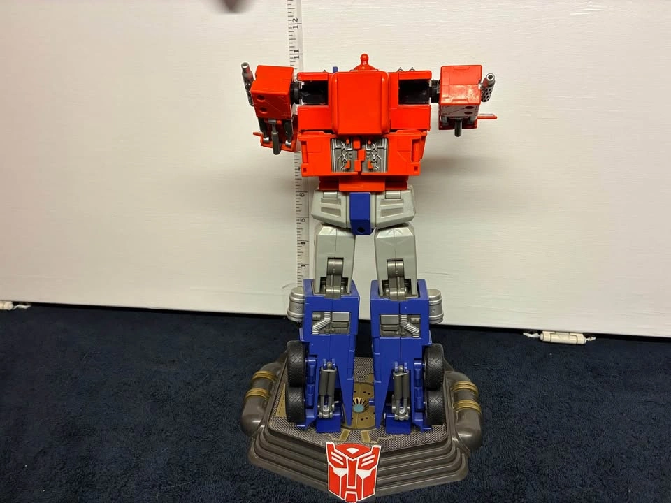 Transformers Optimus Prime 20th Anniversary Figure - photo 4