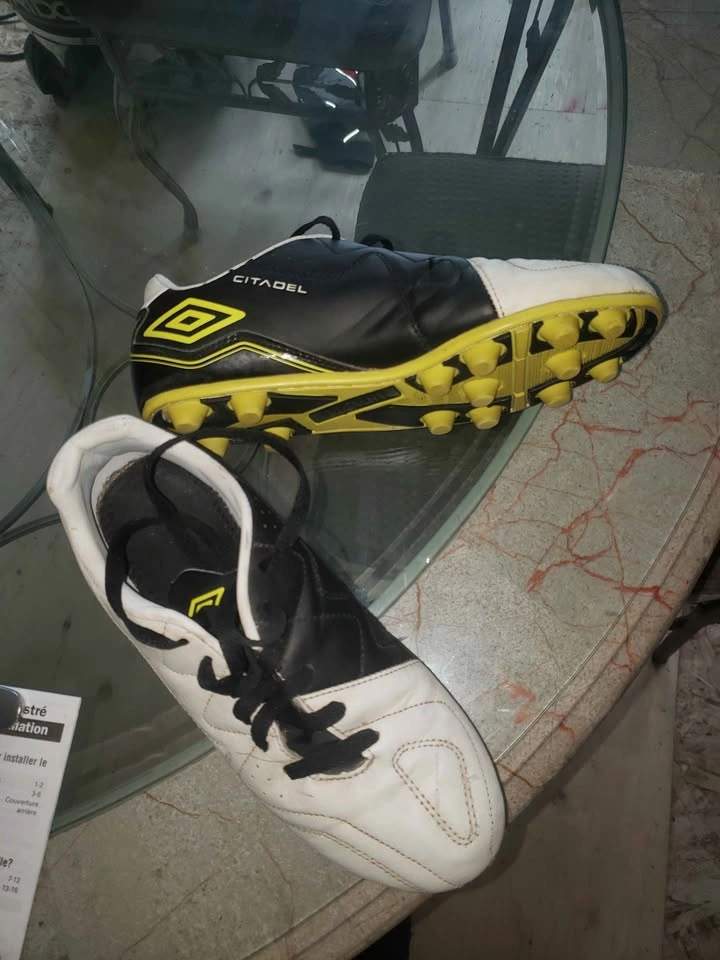 Umbro Citadel Soccer Cleats Black White Yellow Size US 6 Boys - photo 2