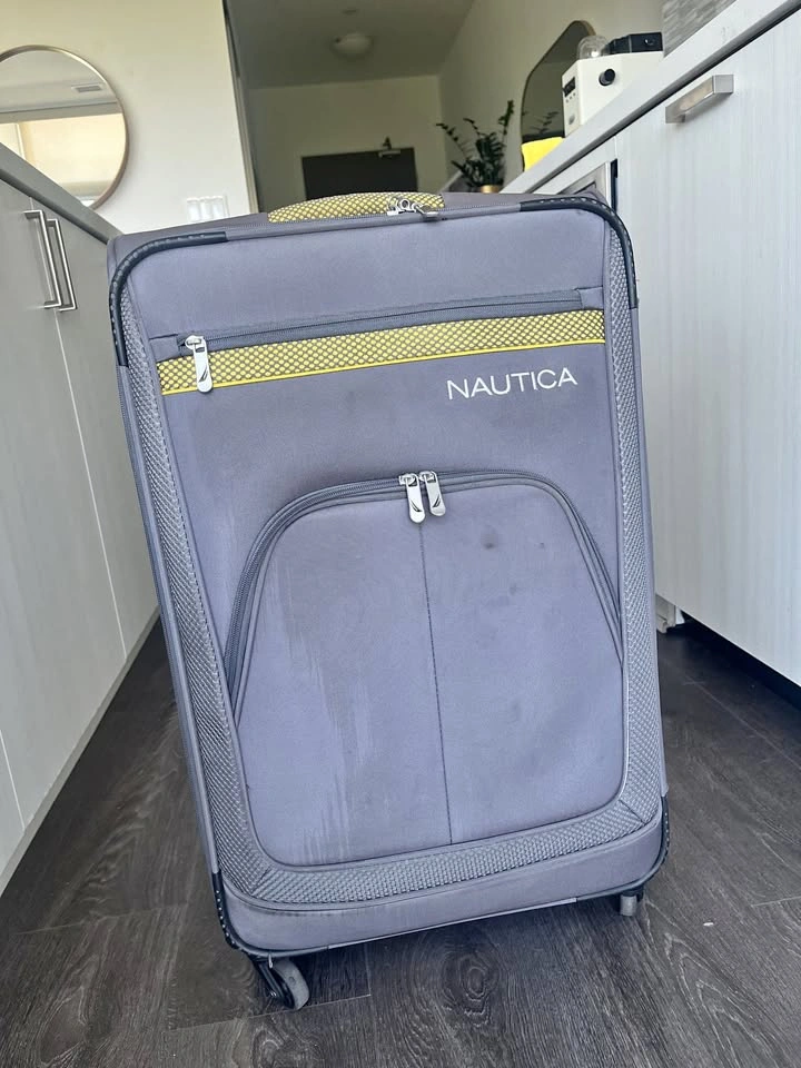 Medium Nautica Hardside Luggage / Suitcase – Great Condition