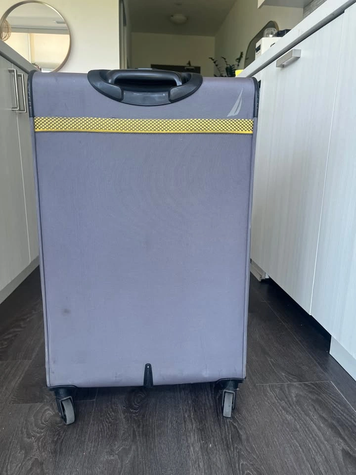 Medium Nautica Hardside Luggage / Suitcase – Great Condition - photo 2