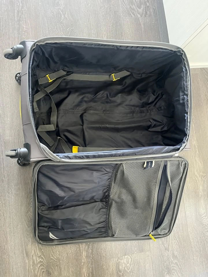 Medium Nautica Hardside Luggage / Suitcase – Great Condition - photo 3
