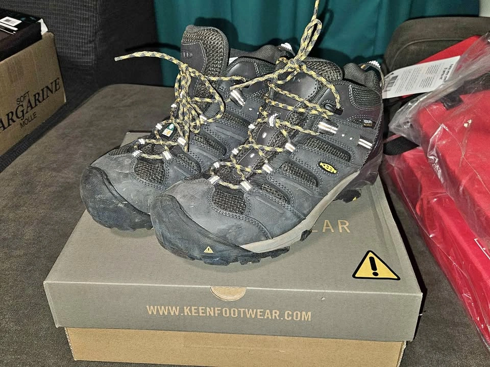 Keen Safety Shoes Like New Size 10.5 Wide fit