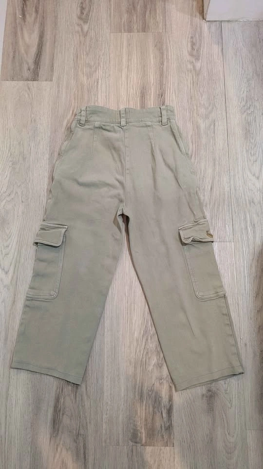 Wilfred Free Aritzia Baggy Olive Cargo Capris - Size 2 - photo 2