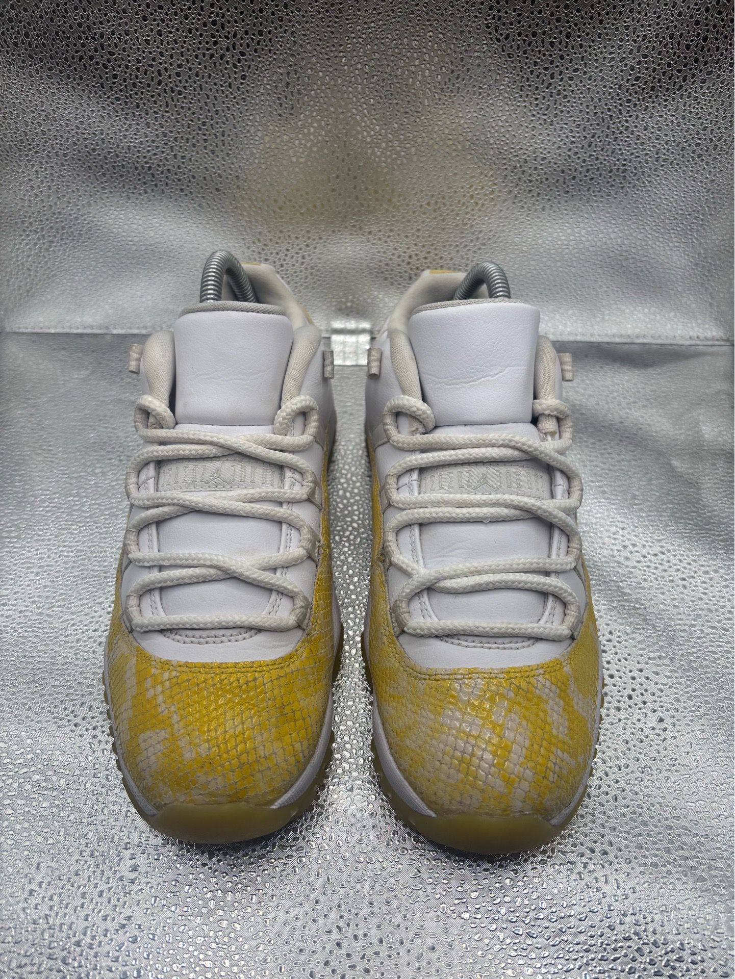 Air Jordan 11 low yellow snakeskin - photo 2