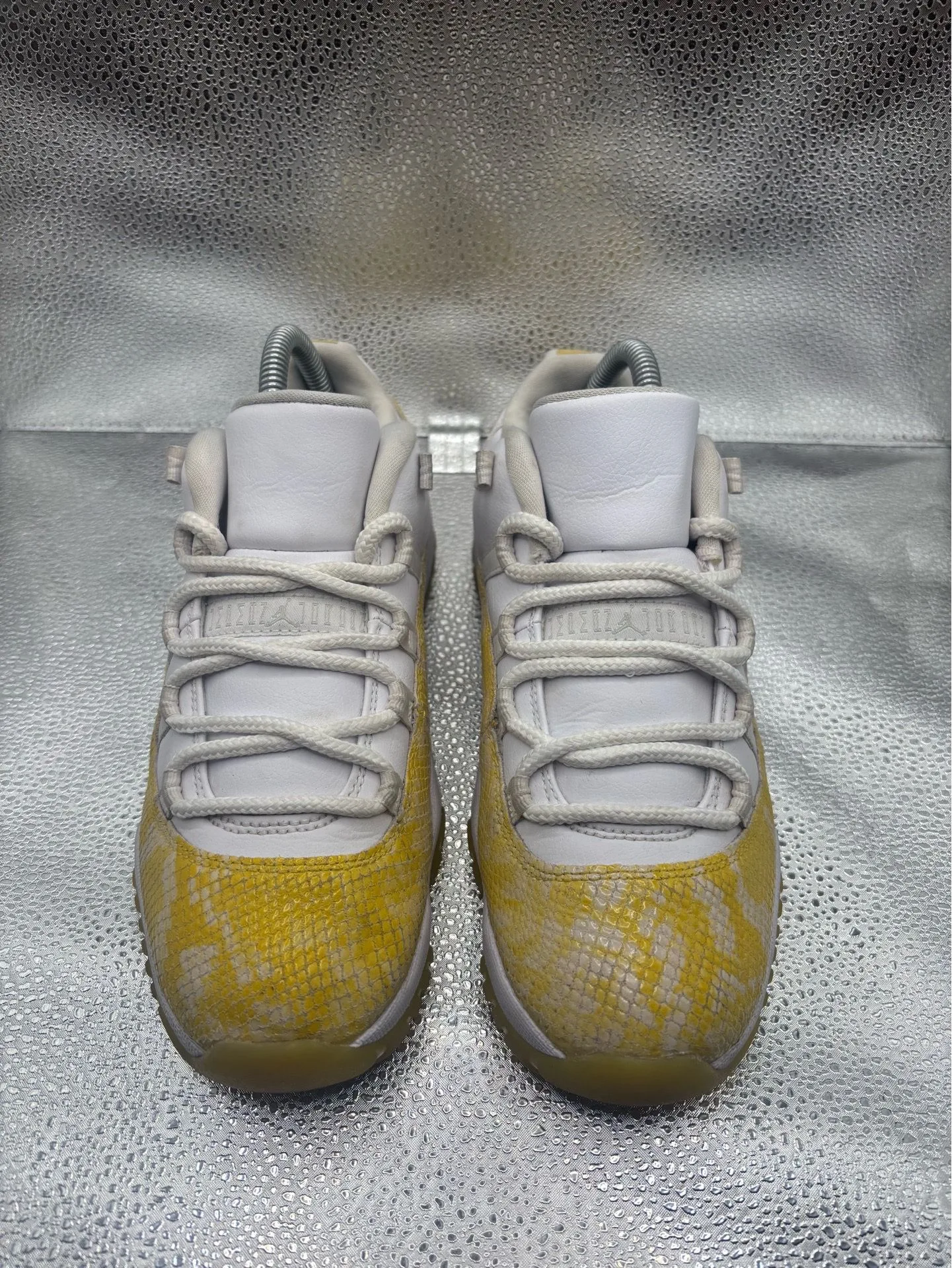 Air Jordan 11 low yellow snakeskin - photo 2