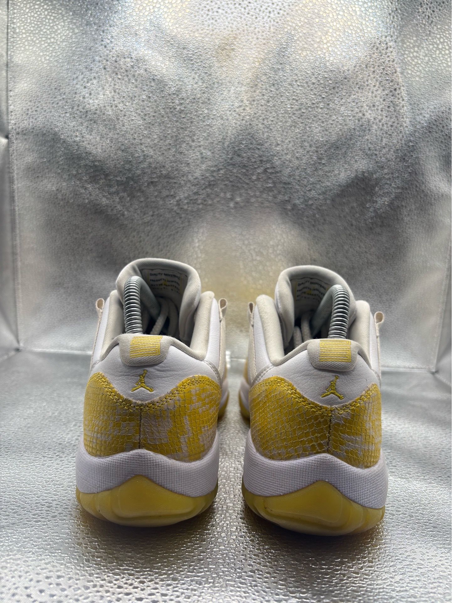 Air Jordan 11 low yellow snakeskin - photo 4