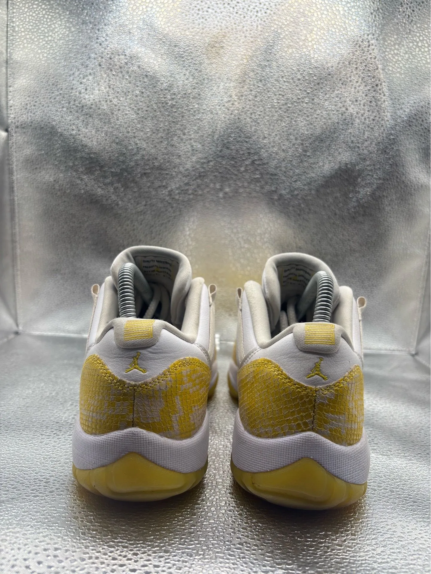Air Jordan 11 low yellow snakeskin - photo 4