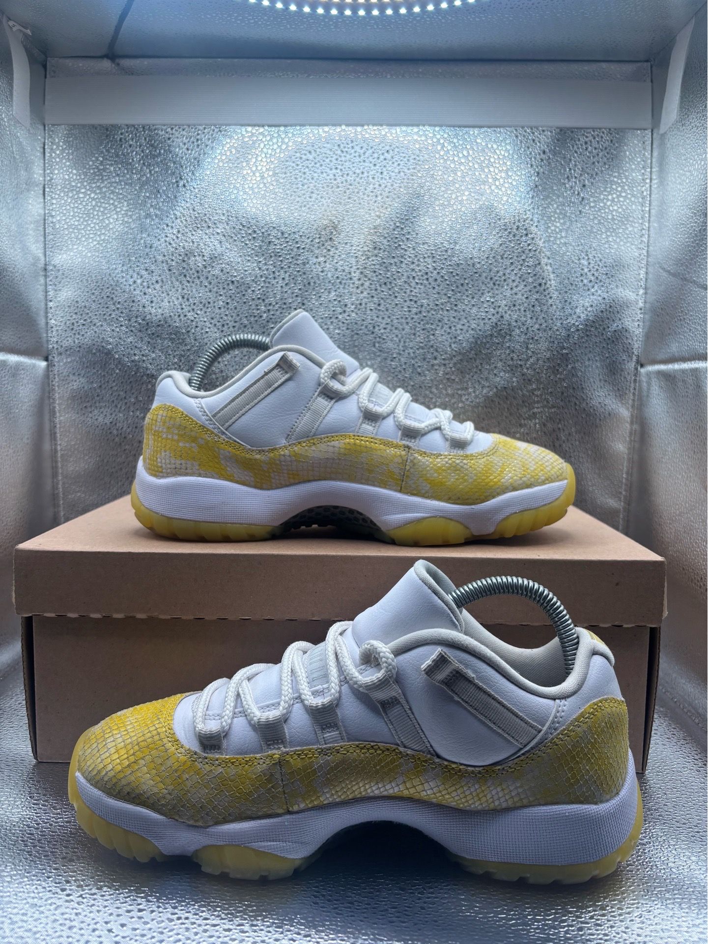 Air Jordan 11 low yellow snakeskin - photo 5
