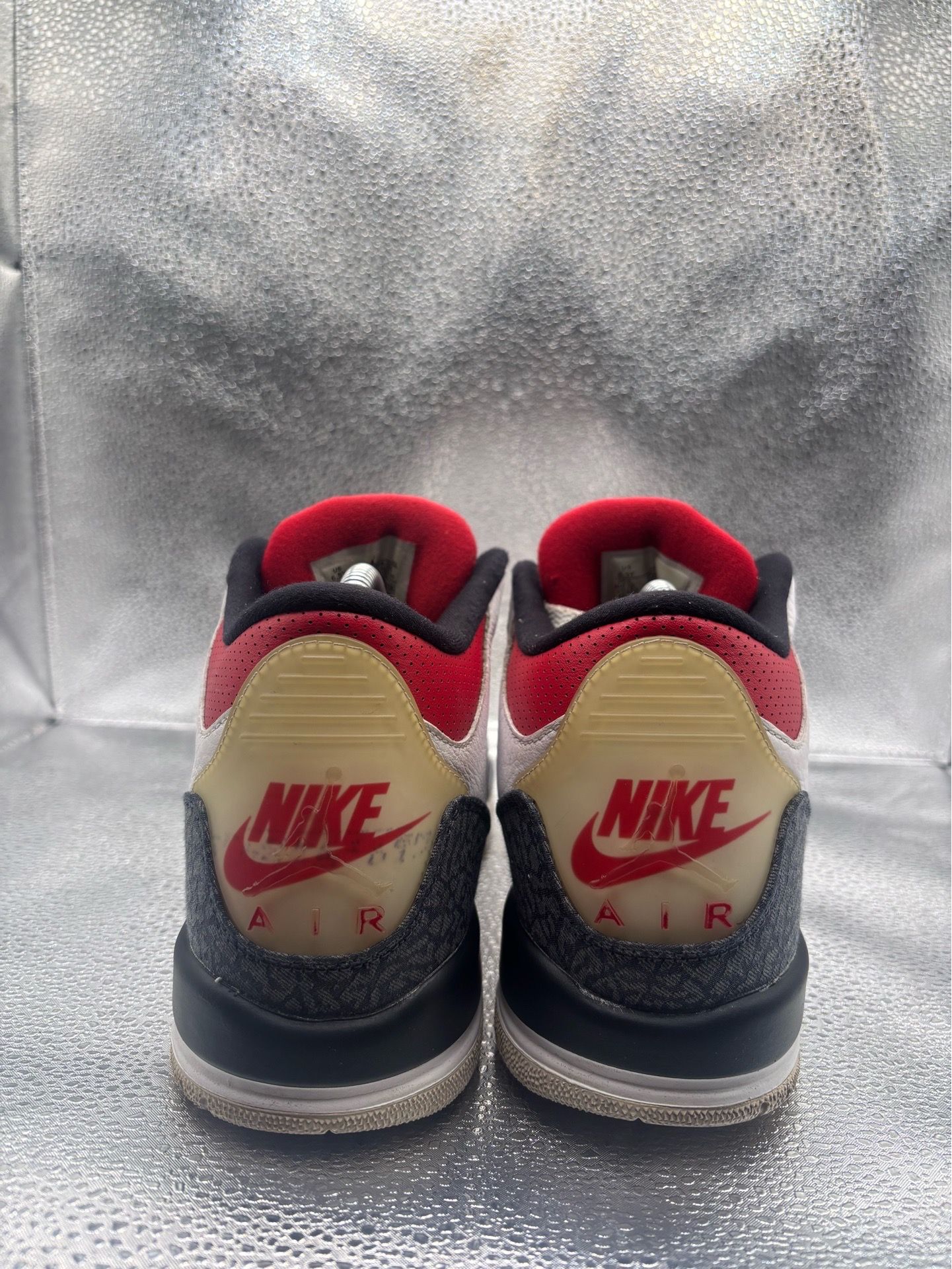 Air Jordan 3 SE Fire Red Denim GS - photo 4