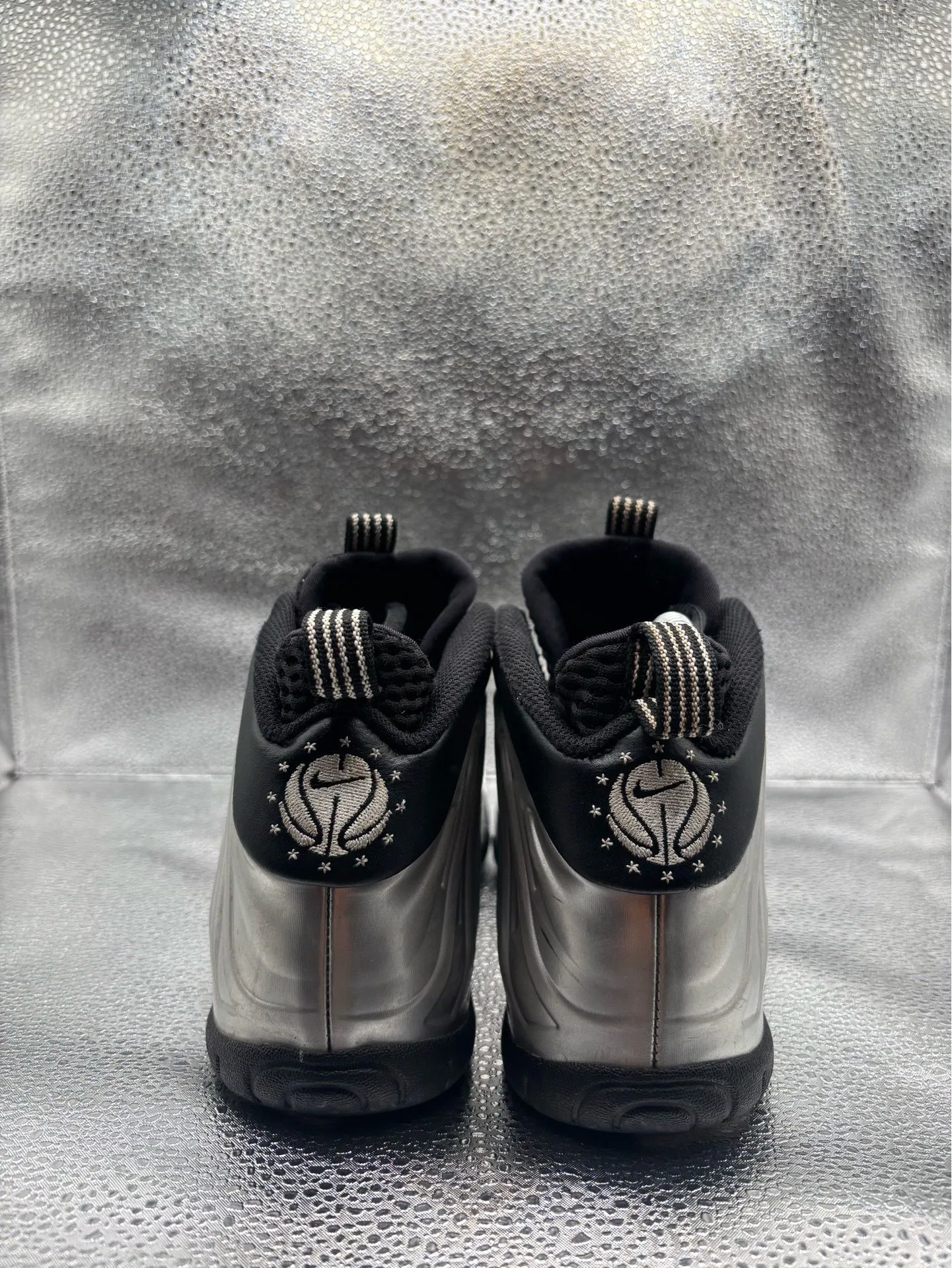 Nike air Foamposite one chrome black GS - photo 4