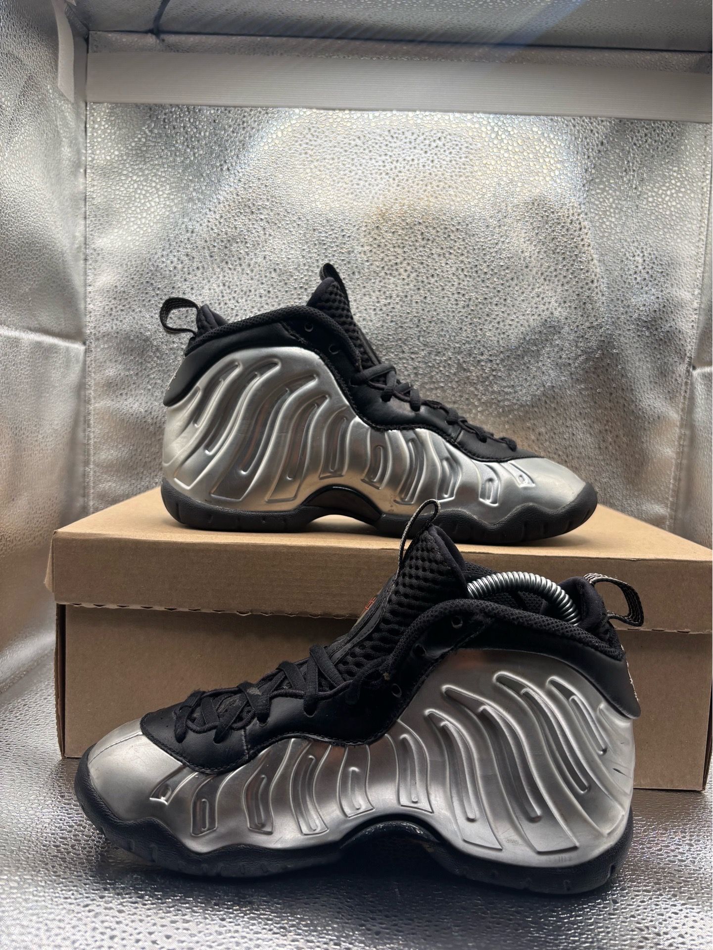 Nike air Foamposite one chrome black GS - photo 5