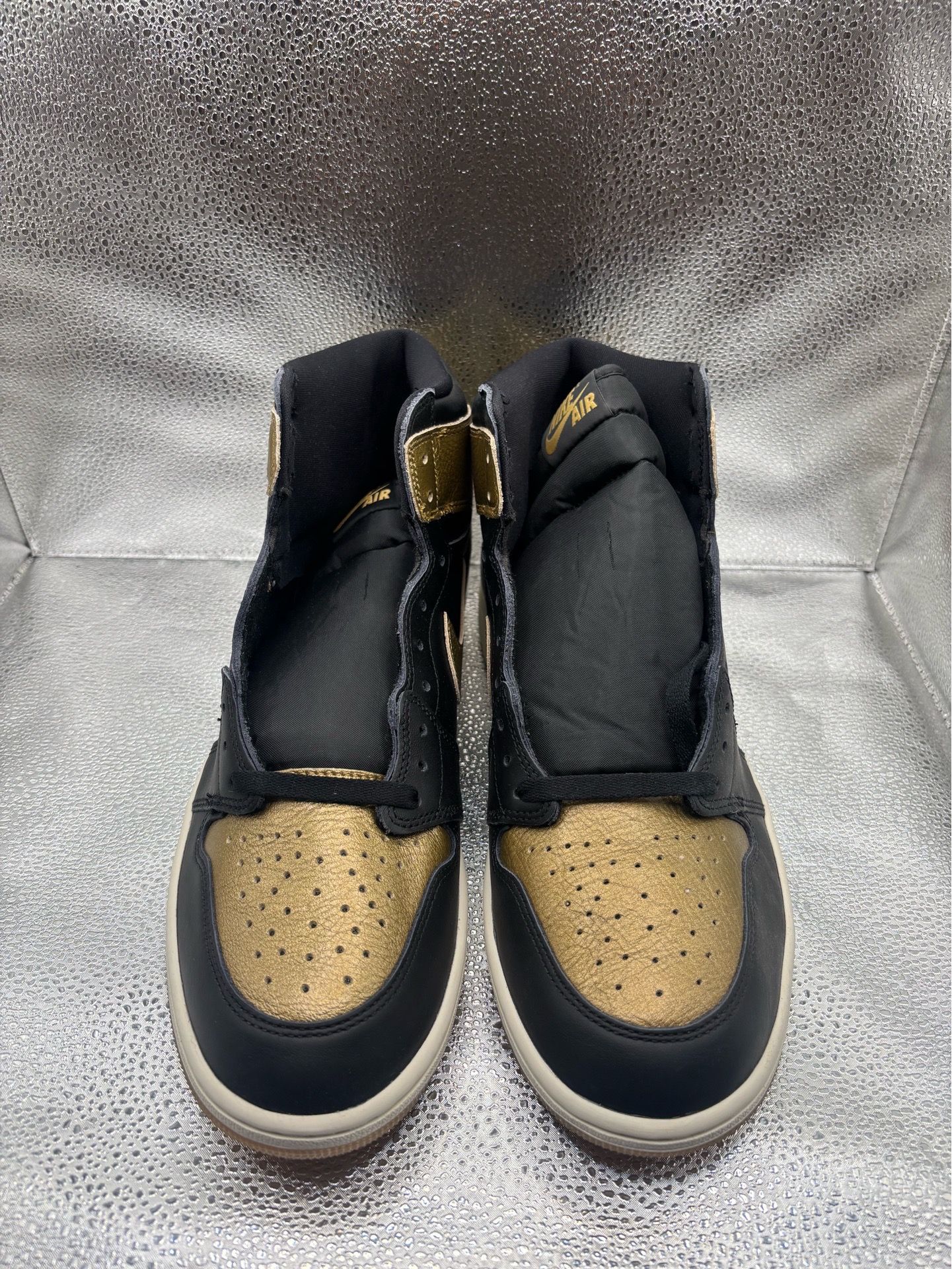 Air jordan 1 high black metallic gold - photo 2