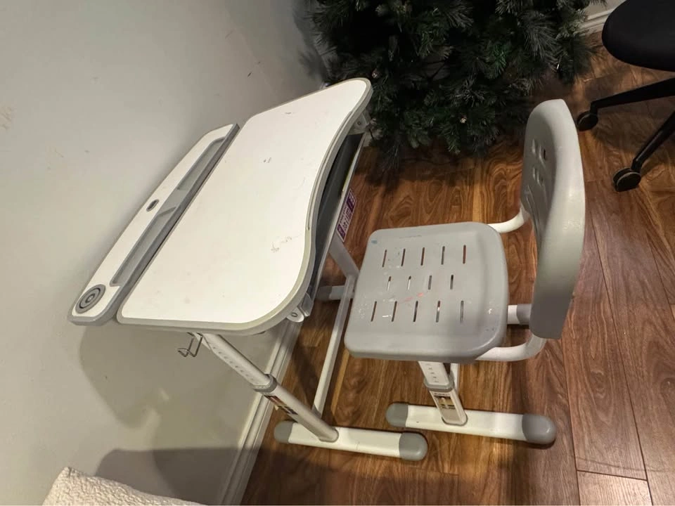 Children’s Adjustable Study Desk and Chair Set - photo 2