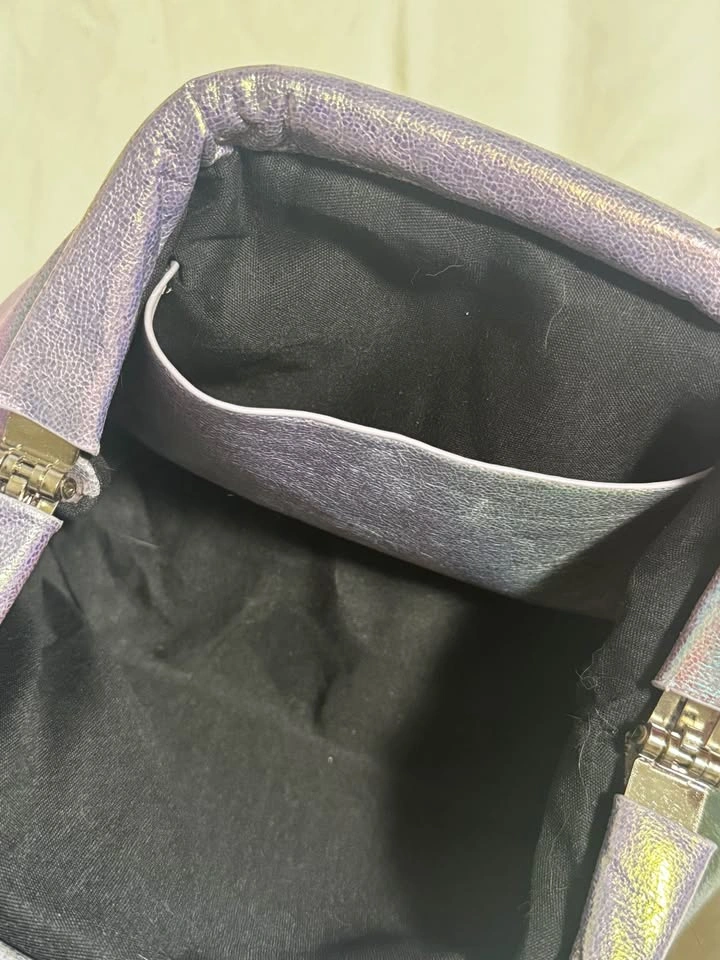 Cute iridescent purple shoulder bag with chain - photo 3