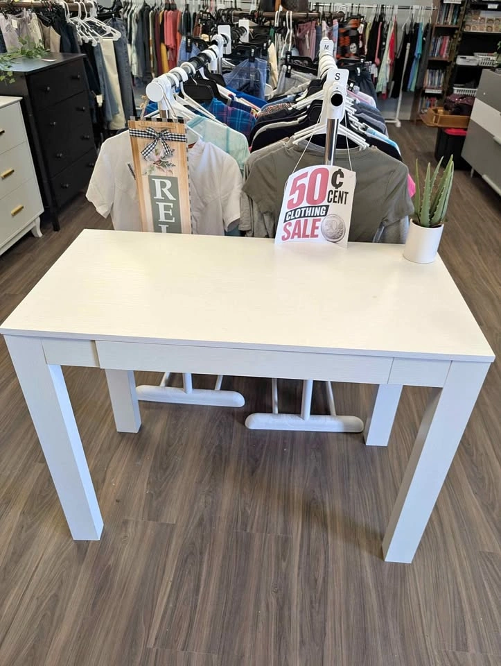 🤍 Basic White Desk w/ Large Drawer – Clean🤍