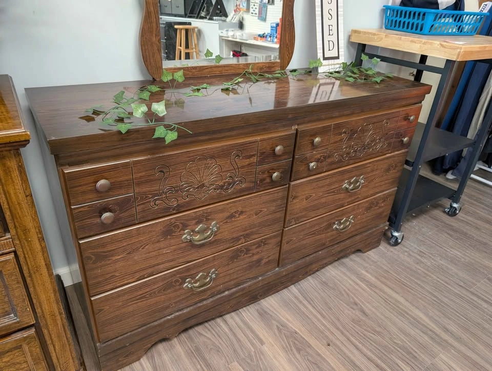 Vintage 6 Drawer Dresser w/ Mirror – Solid Wood Finish - photo 3