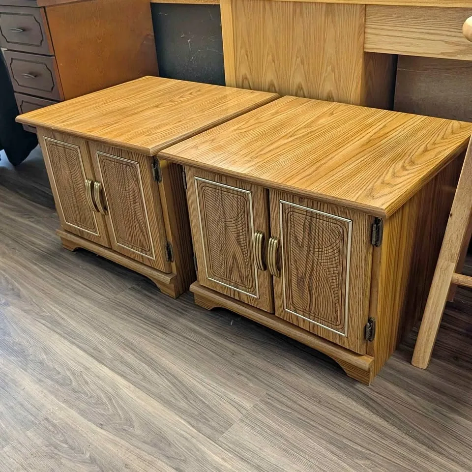 🪵 Matching Vintage End Tables / Nightstands 🪵